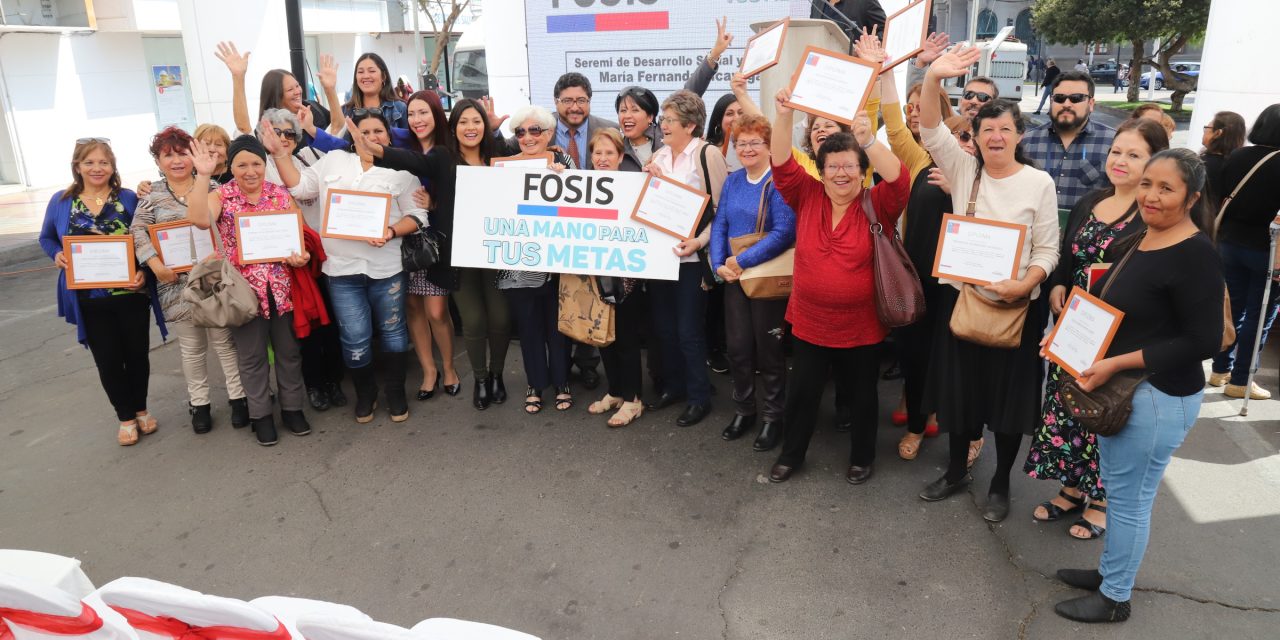 120 EMPRENDEDORES RECIBIERON CERTIFICACIÓN TRAS OCHO MESES DE CAPACITACIÓN