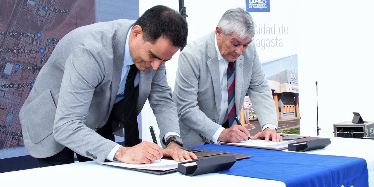 KOMATSU Y ATAMOSTEC FIRMARON ALIANZA PARA DESARROLLAR PROYECTOS TECNOLÓGICOS SOLARES