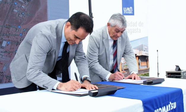 KOMATSU Y ATAMOSTEC FIRMARON ALIANZA PARA DESARROLLAR PROYECTOS TECNOLÓGICOS SOLARES