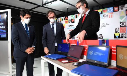 MINEDUC ADELANTA ENTREGA DE 122 MIL COMPUTADORES CON CONEXIÓN GRATUITA A INTERNET A ESTUDIANTES DE 7° BÁSICO