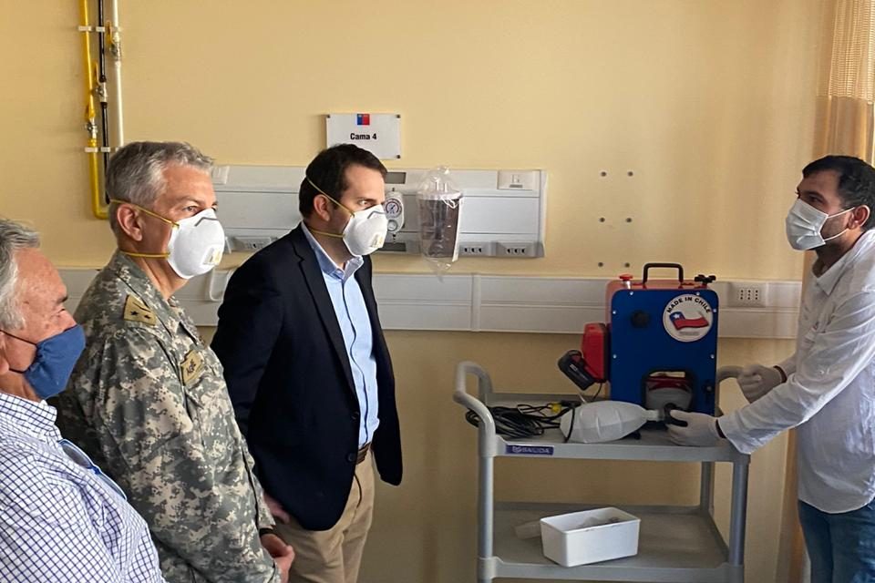 EX ALUMNOS DE LA UNIVERSIDAD DE ANTOFAGASTA DESARROLLARON PROTOTIPO DE VENTILADOR MECÁNICO