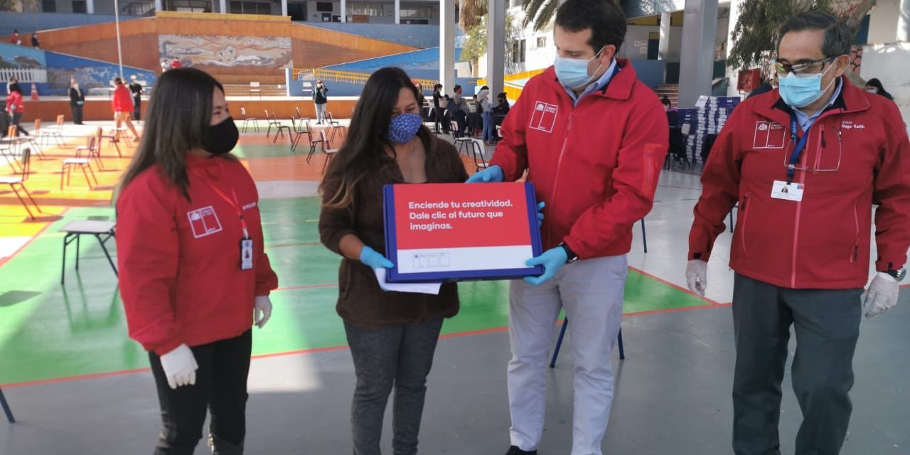 MINEDUC ENTREGA MÁS DE 2 MIL 800 COMPUTADORES A ALUMNOS DE ANTOFAGASTA