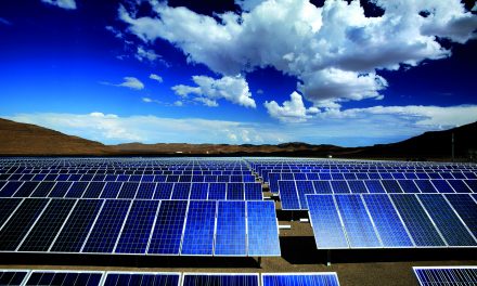 ABB en Chile y Suncast firman acuerdo para integración de Inteligencia Artificial a proyectos de energías renovables