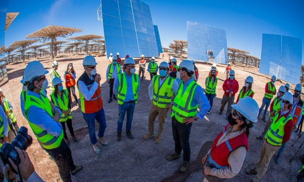 Ministros de Energía y Ciencias destacan la importancia de la innovación en la reactivación económica durante visita a Cerro Dominador