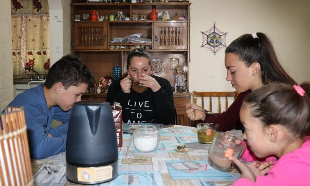 Familias más vulnerables tienen alto acceso a internet y privilegian WhatsApp como red social