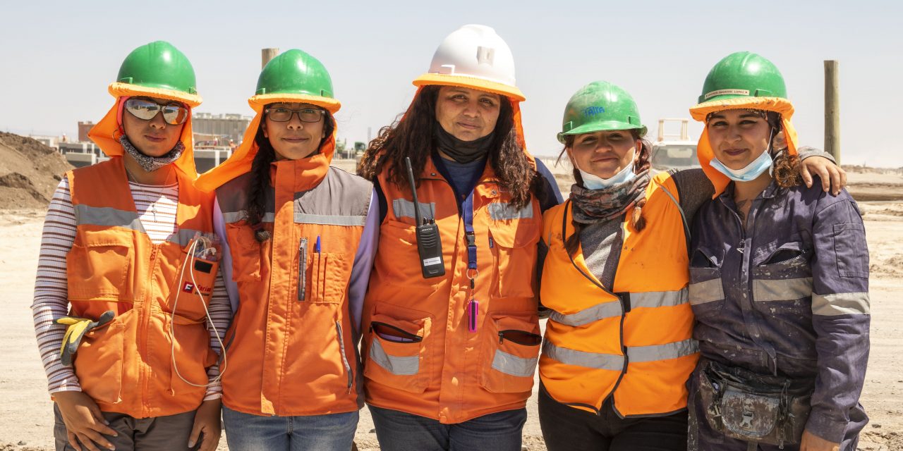 Atlas Renewable Energy impulsa la contratación de mujeres en la construcción de su planta Sol del Desierto