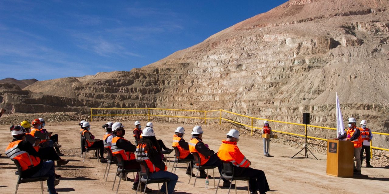 Presidente de Codelco llegó hasta El Salvador a presentar proyecto Rajo Inca