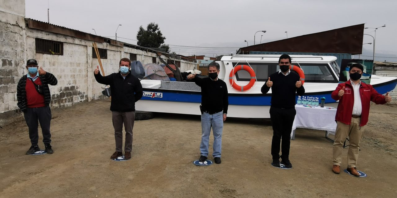Pescadores reciben moderna lancha para ampliar servicios en la bahía de Mejillones