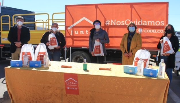 Codelco Distrito Norte entregó más de 500 kits sanitarios a mujeres de Calama para hacer frente a la segunda ola de Covid-19