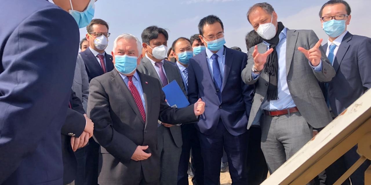 Ministros Paris, Isamit y Palacios visitaron junto a ejecutivos de Sinovac posible terreno para planta de fabricación de vacunas