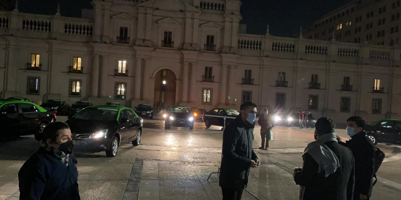 Histórica jornada: Gobierno entrega los primeros taxis 100% eléctricos que circularán por la capital