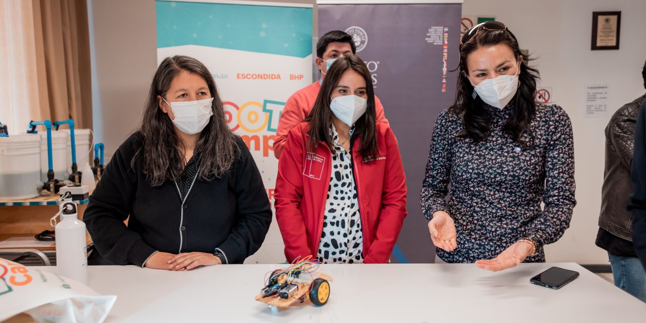 Seremi de Ciencia y acompañó a 50 niñas de Antofagasta en clases presenciales para aprender robótica