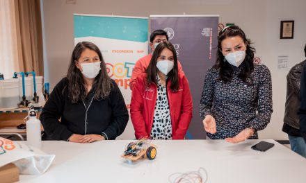 Seremi de Ciencia y acompañó a 50 niñas de Antofagasta en clases presenciales para aprender robótica