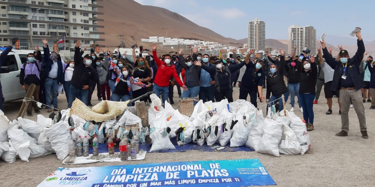 Colillas de cigarros y mascarillas desechables principales residuos recolectados en el Día Internacional de la Limpieza de Playas en Antofagasta
