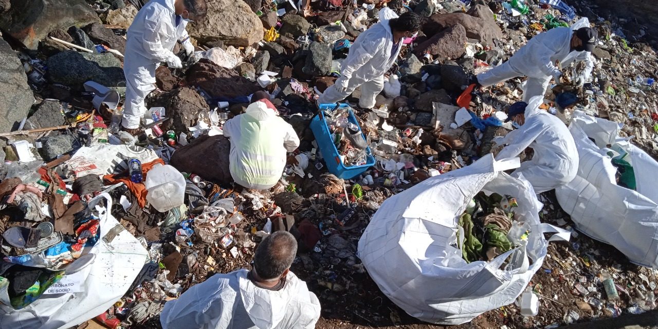 Comunidad Logística de Puerto Antofagasta participa en limpieza del borde costero para la recuperación de espacios públicos de la ciudad