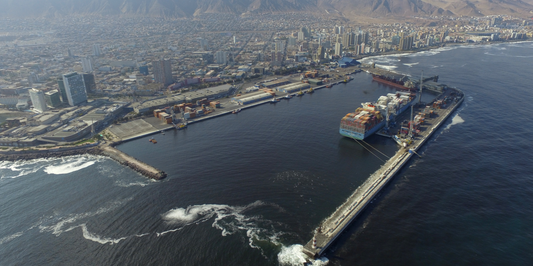 Estudio de ampliación del molo de abrigo de Puerto Antofagasta busca disminuir los días de cierre de puerto y hacer frente al cambio climático