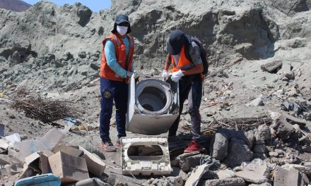 Cerca de 10 toneladas de basura retiró el municipio de Taltal en sector costero de la Puntilla