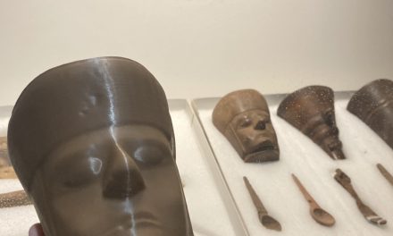 Museo Le Paige elabora réplicas de objetos arqueológicos para público no vidente