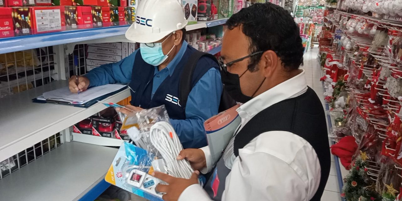 Seremi de Energía y SEC fiscalizaron venta de luces navideñas