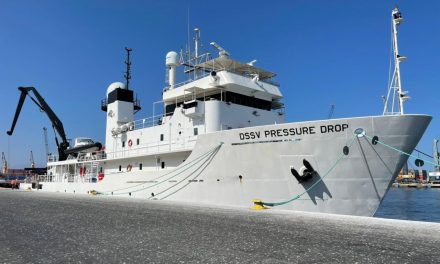Puerto Antofagasta recibió embarcación científica para investigación de fondo marino