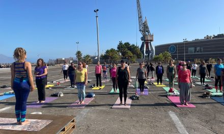 Con clase de yoga gratuita se conmemoró el Día Internacional de la Mujer en el Sitio Cero de Puerto Antofagasta