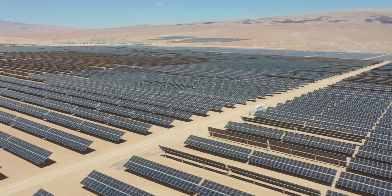 Parque solar de AES Chile entra en la etapa final con montaje de paneles de última generación