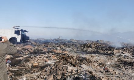 Gobernador confirma combate vía aérea a megaincendio en ex vertedero en La Chimba: Fuego alcanza las 16 hectáreas