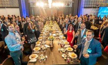 REENCUENTRO, OPORTUNIDADES Y PREMIOS  EN CENA DE NEGOCIOS MINEROS 2022