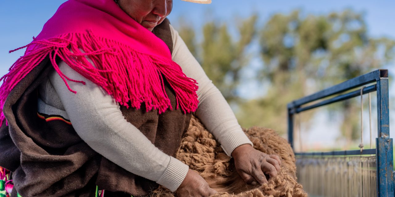 Programa de Internacionalización de Pueblos Originarios beneficia a destacadas artesanas de Tarapacá