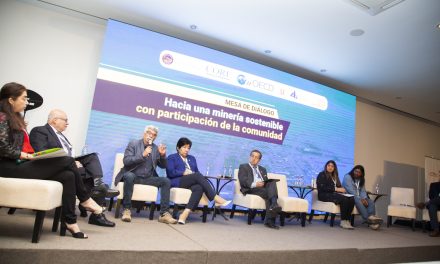 Experiencia internacional en la relación comunidades-industria en panel de estrategia minera regional