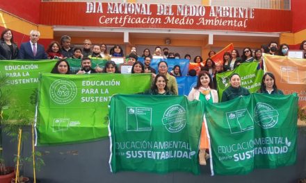 Entregan certificación ambiental a 15 establecimientos educacionales de Antofagasta