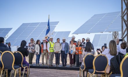 Autoridades visitan planta termosolar Cerro Dominador y destacan aporte a la descarbonización de la matriz energética