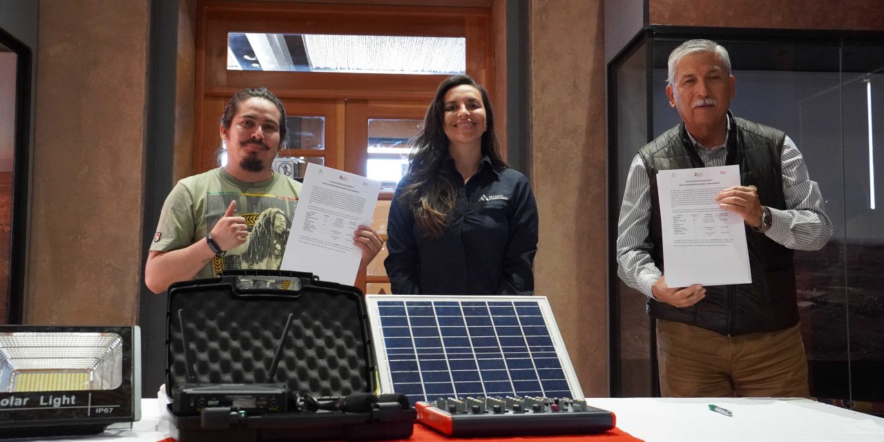 Feria de emprendedoras y emprendedores cuenta con sistema eléctrico solar para seguir creciendo