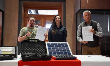 Feria de emprendedoras y emprendedores cuenta con sistema eléctrico solar para seguir creciendo