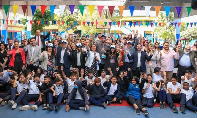 Ministros Pardow y Vallejo anuncian   plan de mejoramiento energético que beneficiará a más de 100 colegios en todo Chile