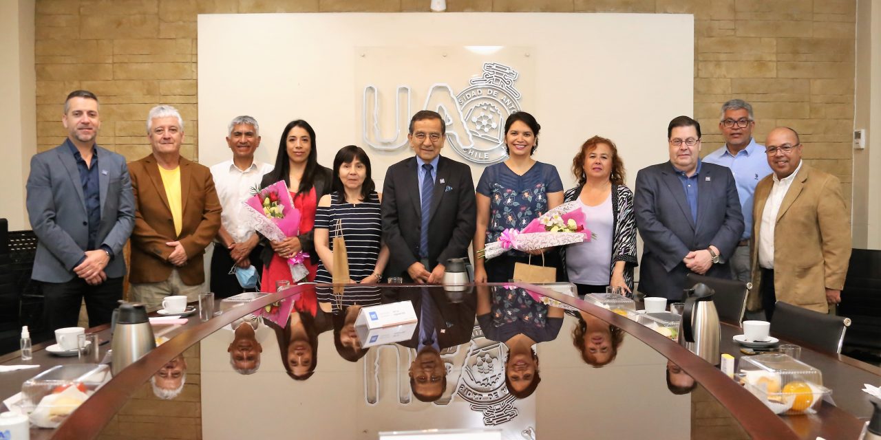 UA entregó reconocimiento a Cristina Dorador y  Nadac Reales como “Mujeres Poderosas” de Chile