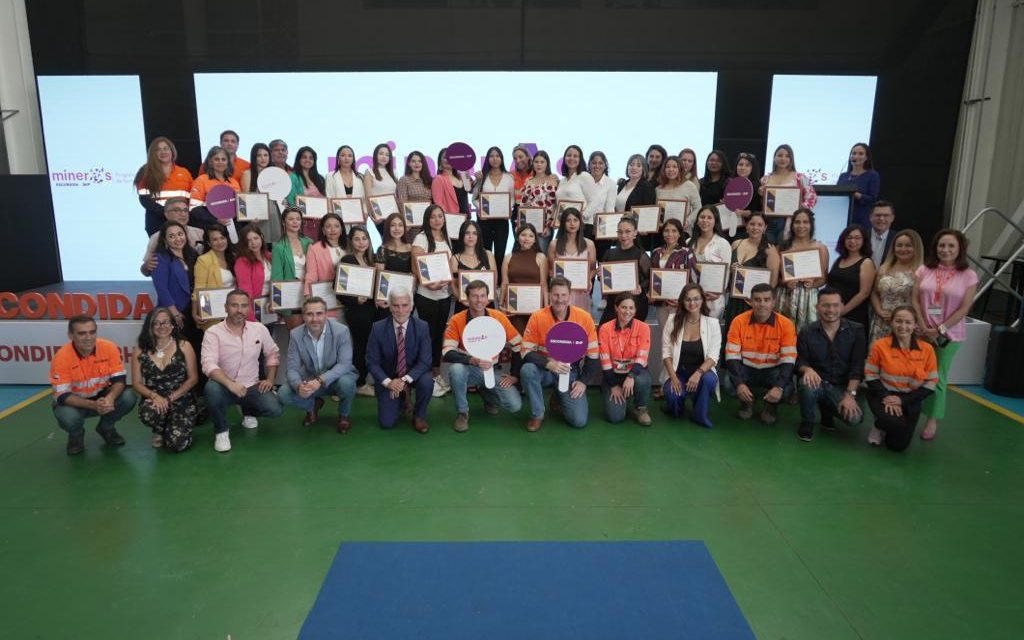 Programa “Mineras” certificó a más de 40 mujeres de la región como operadoras y mantenedoras eléctricas