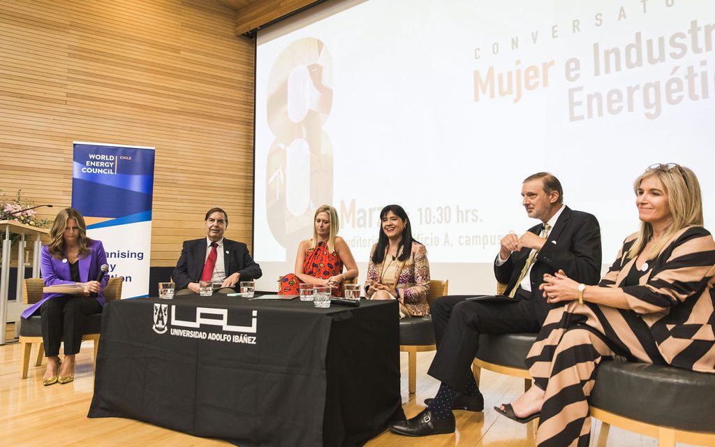 Expertos coinciden en la necesidad de que más mujeres se vinculen a carreras científicas para avanzar en la transición energética