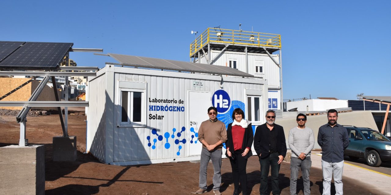 ALUMNOS DEL DOCTORADO EN ENERGÍA SOLAR DE LA UNIVERSIDAD DE ANTOFAGASTA BUSCAN INNOVADORES Y SUSTENTABLES MÉTODOS PARA OBTENER HIDRÓGENO VERDE A PARTIR DE AGUA DE MAR