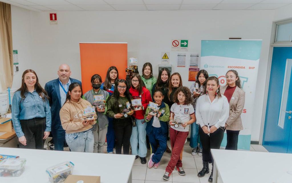 60 niñas y adolescentes de Antofagasta desarrollan habilidades científicas y tecnológicas con innovadora metodología de aprendizaje