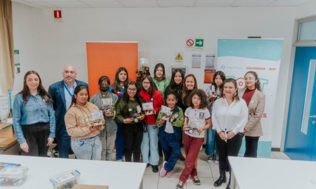 60 niñas y adolescentes de Antofagasta desarrollan habilidades científicas y tecnológicas con innovadora metodología de aprendizaje