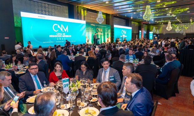 NOCHE DE OPORTUNIDADES, RECONOCIMIENTOS Y EMOCIONES EN CENA DE NEGOCIOS MINEROS AIA 2023