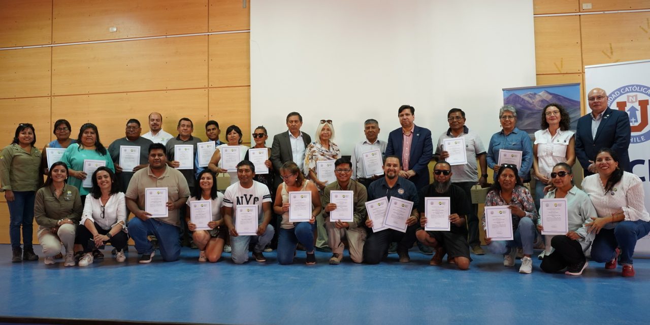 Entregan certificados a estudiantes del programa Aula Salar, Educación Itinerante