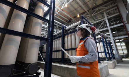 Participación de mujeres en la minería llega a un 18% y contratación alcanza récord histórico paritario