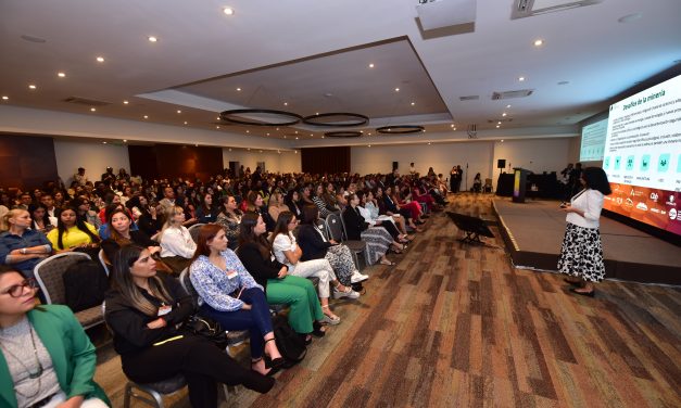 MUJERES Y HOMBRES UNIDOS EN LA CONSTRUCCIÓN  DE UNA MINERÍA MÁS EQUITATIVA