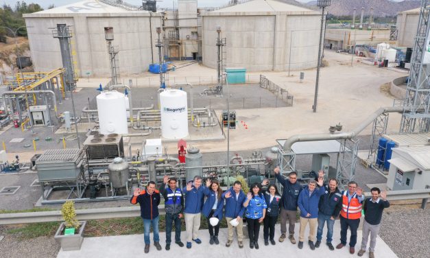 Seremi de Energía visita planta que transforma las aguas residuales tratadas de la ciudad en gas natural renovable