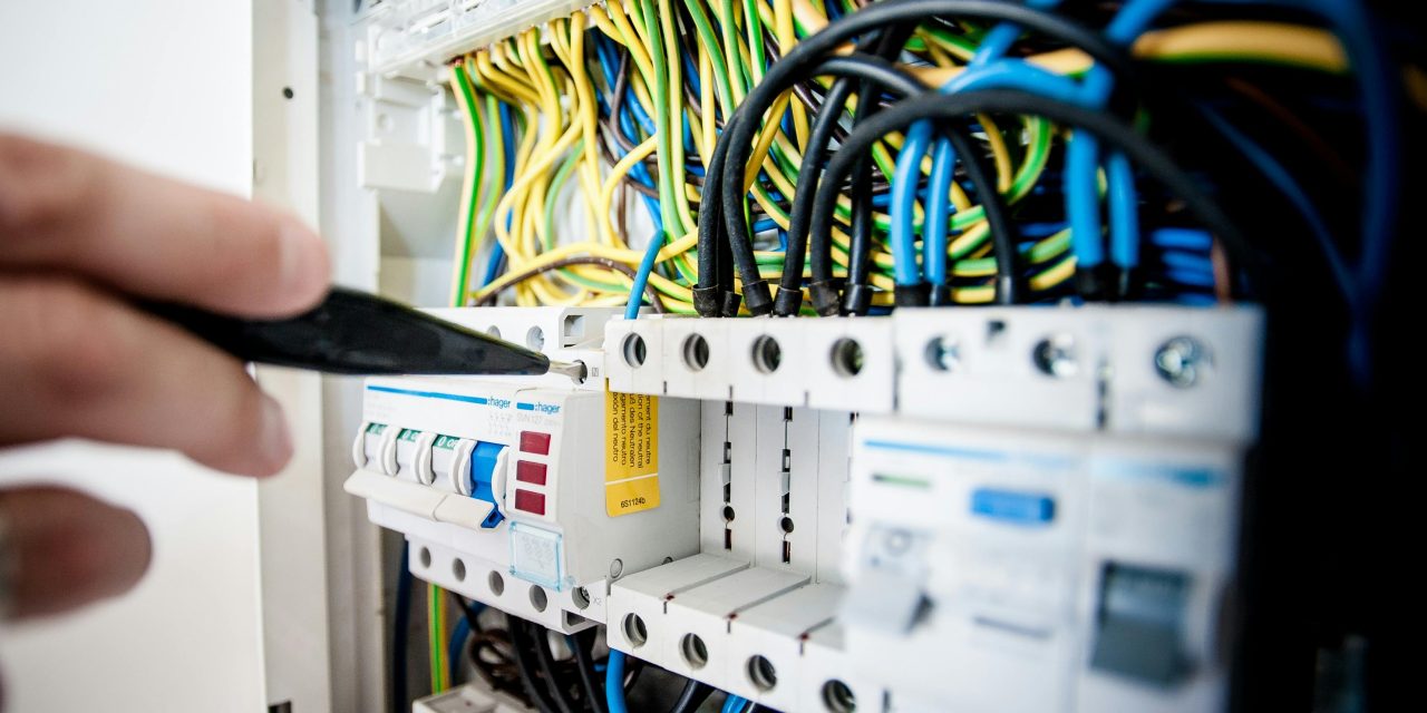 Optimización energética: Tableros eléctricos pueden reducir hasta un  30% del consumo en grandes instalaciones