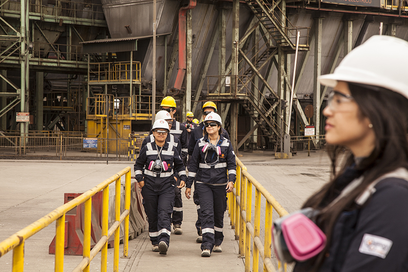 Día internacional de la mujer minera: el impulso de la formación técnica profesional para aumentar la participación femenina en la industria