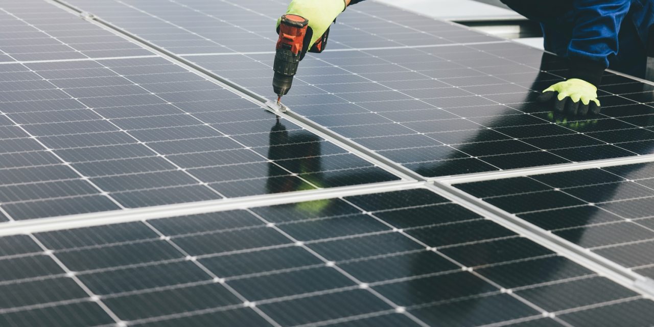 Reporte de World Economic Forum y Accenture destaca avances de Chile en transición energética